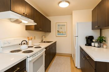 Spacious & modern kitchen